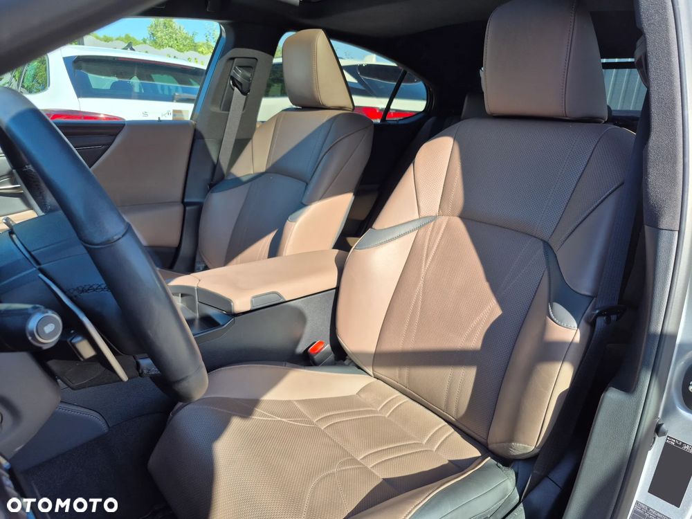 Lexus ES 300h Prestige - 18