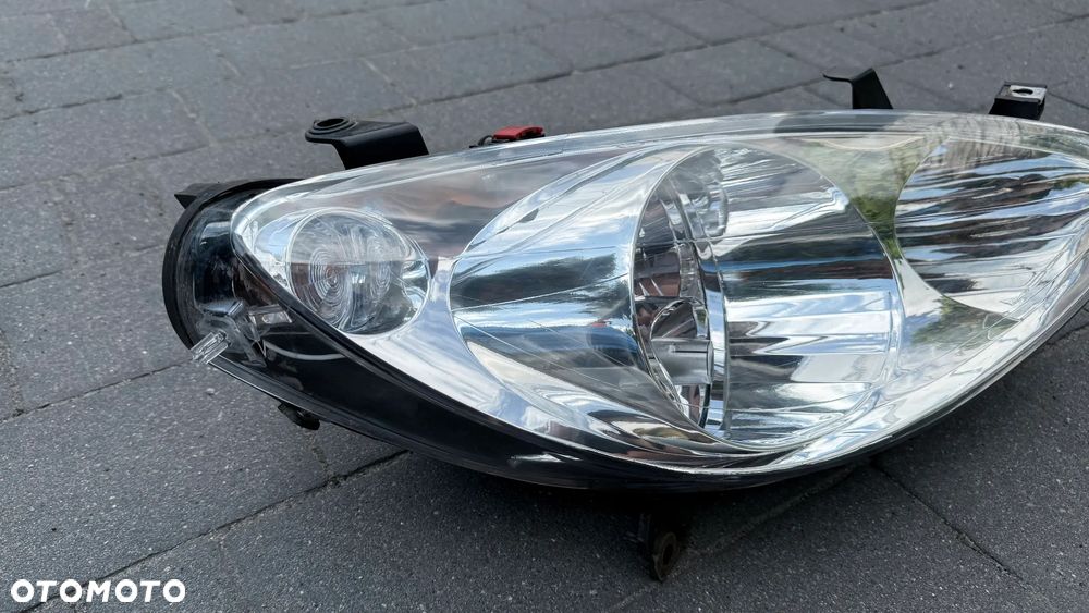 Lampa przednia prawa Peugeot 307 EU Europa prawy przód TYC A166 Reflektor 3A/C, SW 3H, CC 3B, 3E - 5