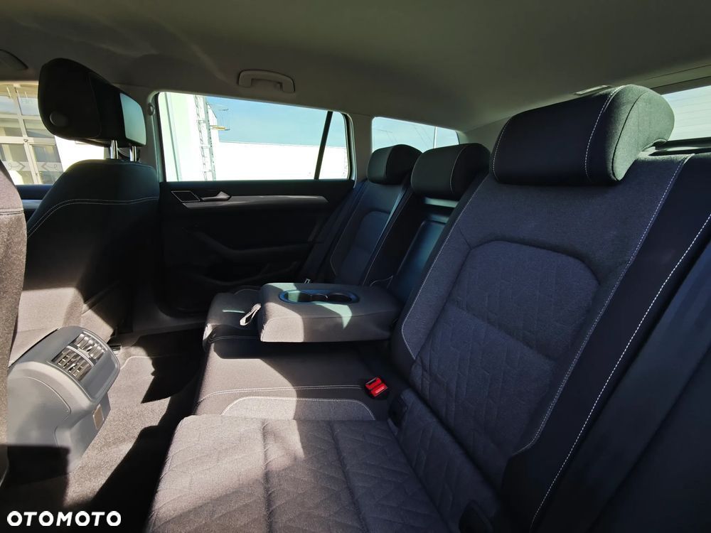Volkswagen Passat Variant 2.0 TSI Business DSG - 12