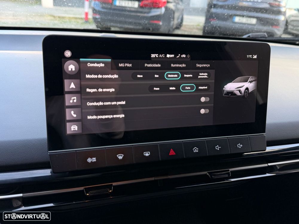 MG MG4 64 kWh Luxury - 15