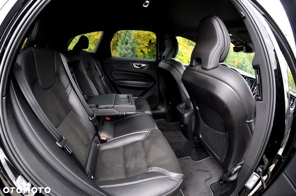 Volvo XC 60 D4 R-Design - 23