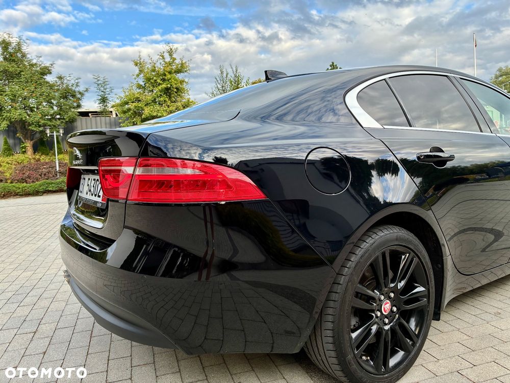 Jaguar XE 20d AWD Portfolio - 7