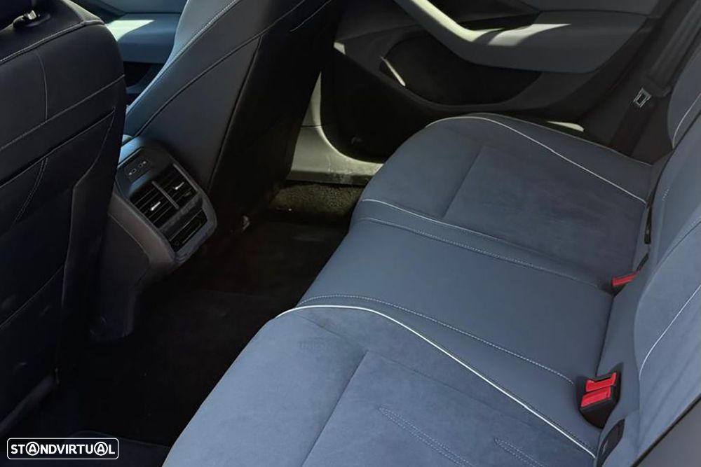 VW Passat Variant 1.5 eTSI Business DSG - 12