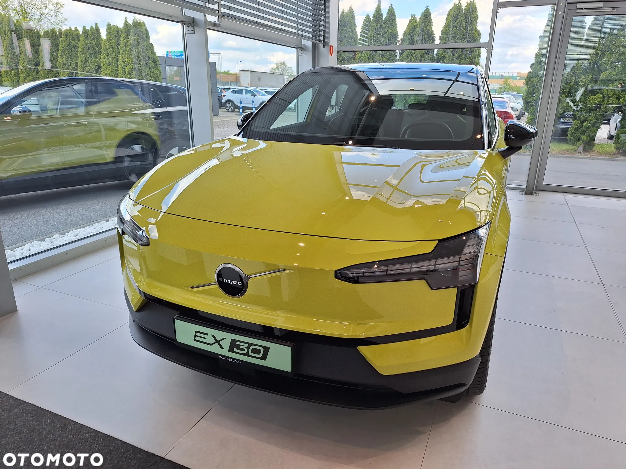 Volvo EX30 69kWh Single Motor Long Range Plus - 2