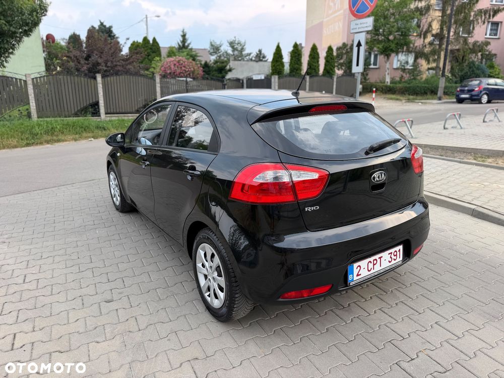 Kia Rio 1.2 Fifa World Cup Edition - 6