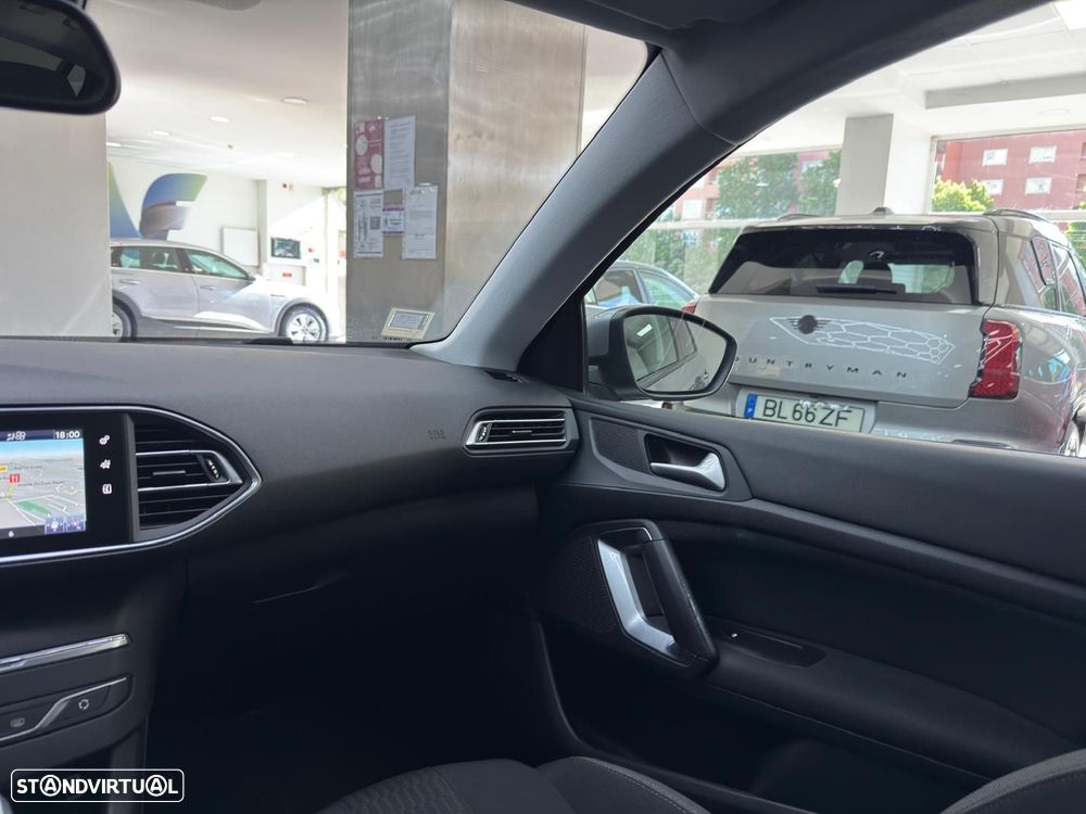 Peugeot 308 1.2 PureTech Style J17 - 24