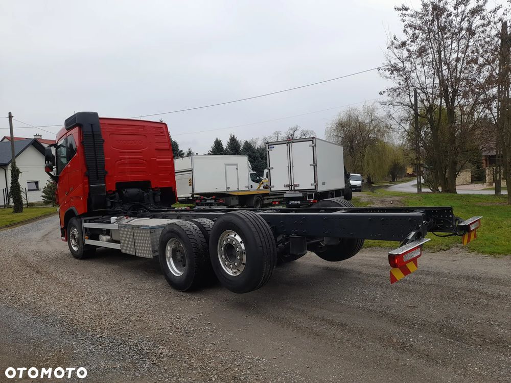 Volvo FH 16 650koni 6x2 OŚ SKRĘTNA PODNOSZONA // JEDYNY TAKI// RAMA DO ZABUDOWY// HDS dzwig żuraw do lasu drewna tarcicy // DO ŻYWCA// asenizacyjny// HOLOWNIK// FULL opcja ze SZWAJCARI - 4