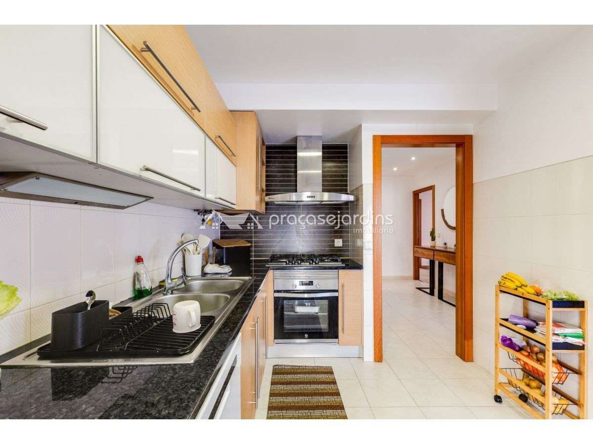 Espaçoso apartamento T3 mobilado e equipado - Grande imagem: 2/31