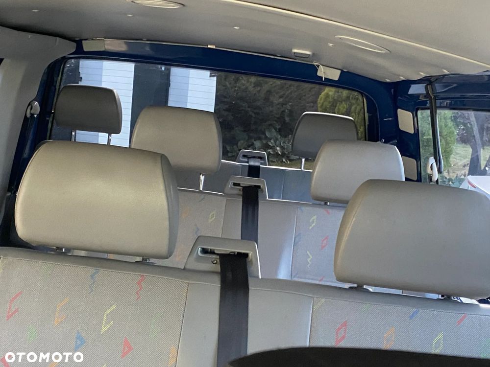 Volkswagen Caravelle - 13