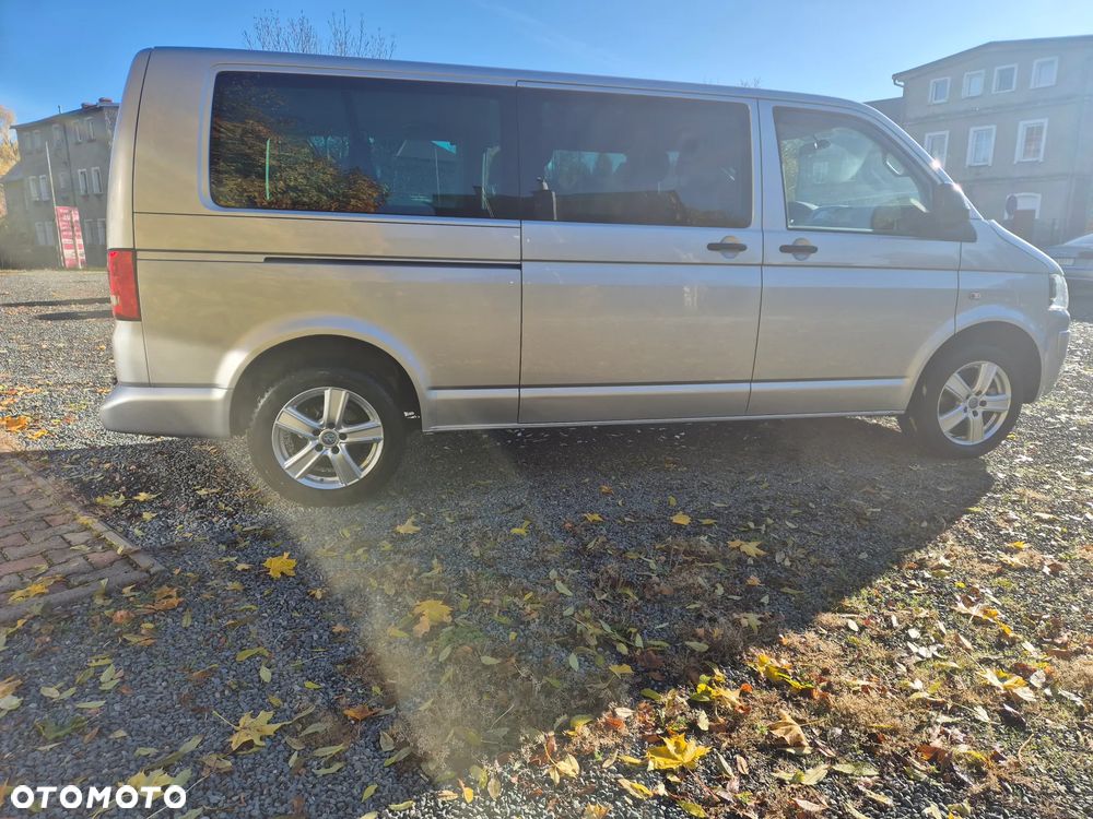 Volkswagen Caravelle - 7