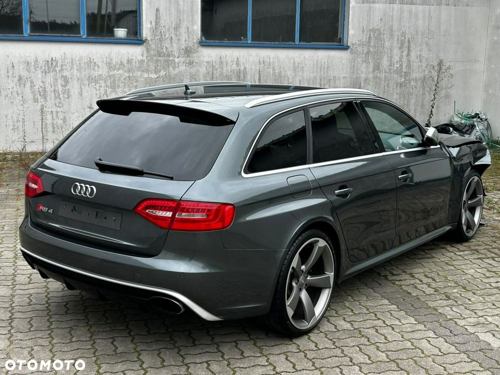Audi RS4 Avant - 4