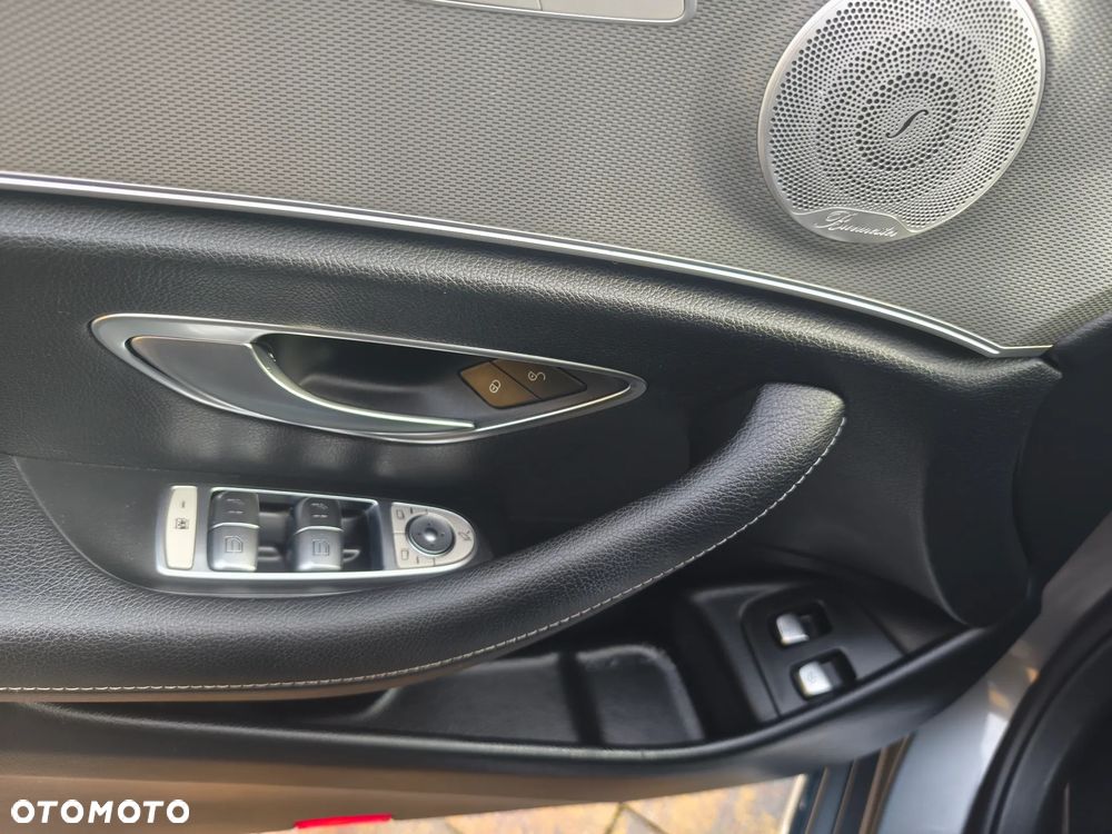 Mercedes-Benz Klasa E 300 de 9G-TRONIC Exclusive - 27