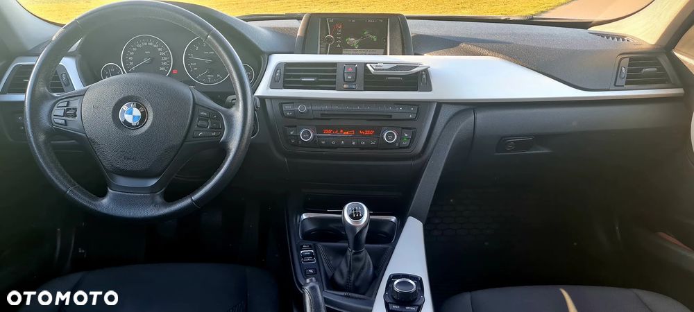 BMW Seria 3 316i - 29