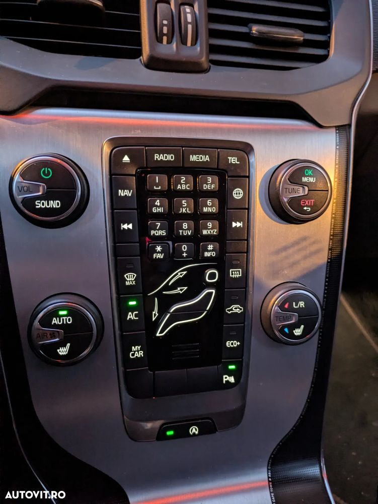 Volvo V40 D3 Aut Summum - 28