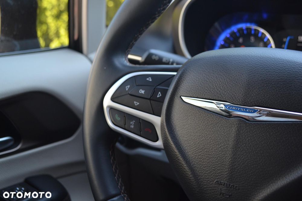 Chrysler Pacifica - 17