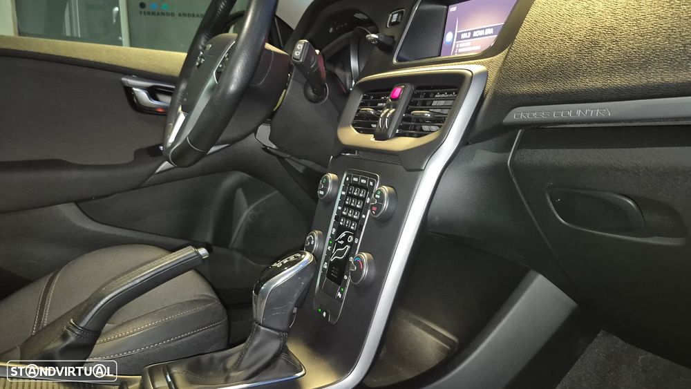 Volvo V40 1.5 T3 Sport Edition Plus Geartronic - 24