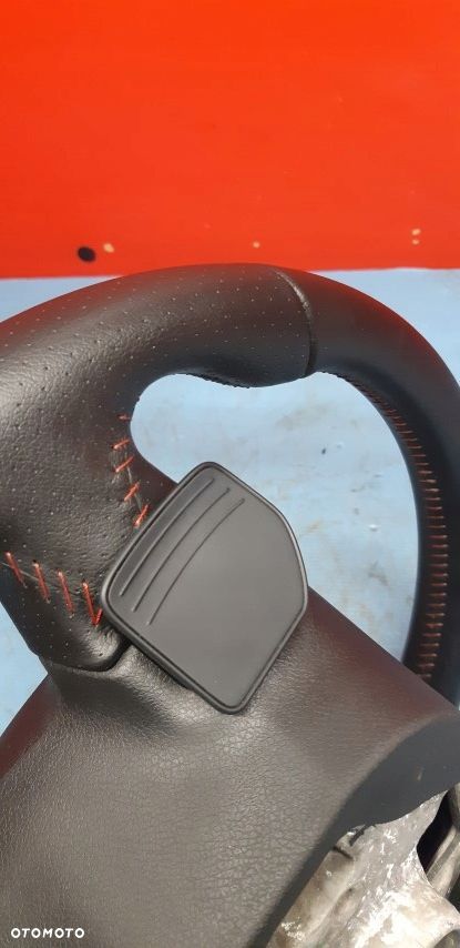 Seat Arona FR Kierownica czerwona nić Łopatki - 4