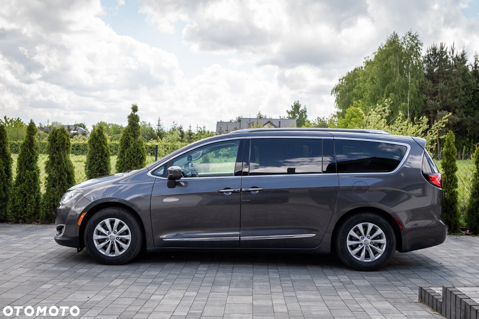 Chrysler Pacifica - 1