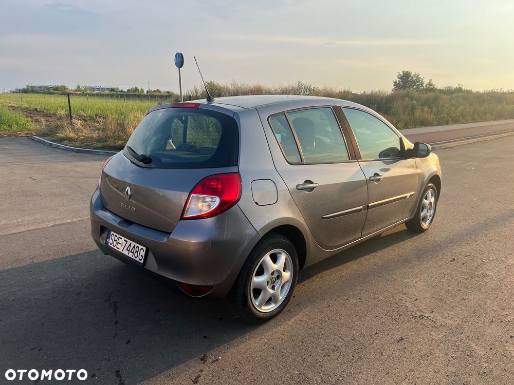 Renault Clio 1.2 16V Alize - 3
