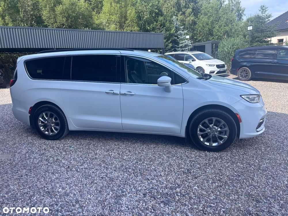 Chrysler Pacifica - 2