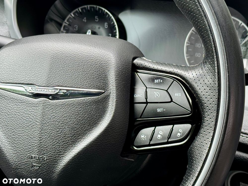 Chrysler Pacifica - 32