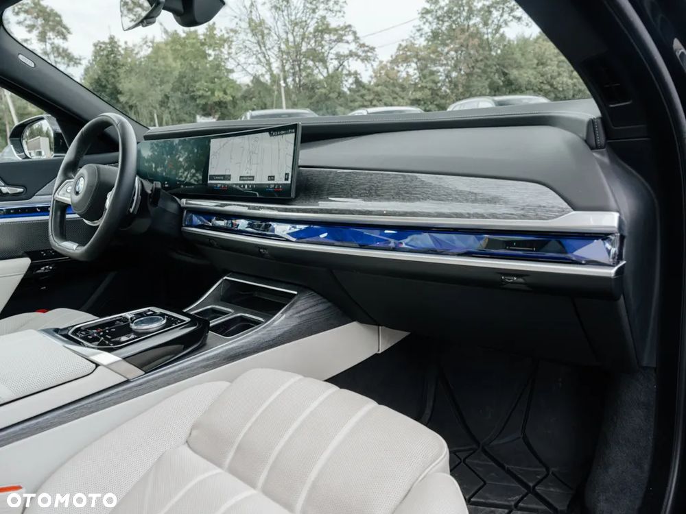 BMW Seria 7 740d xDrive - 17
