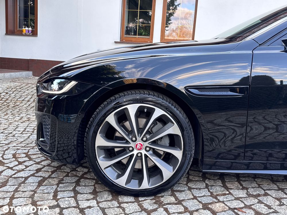 Jaguar XE 2.0 D180 AWD R-Dynamic HSE - 18