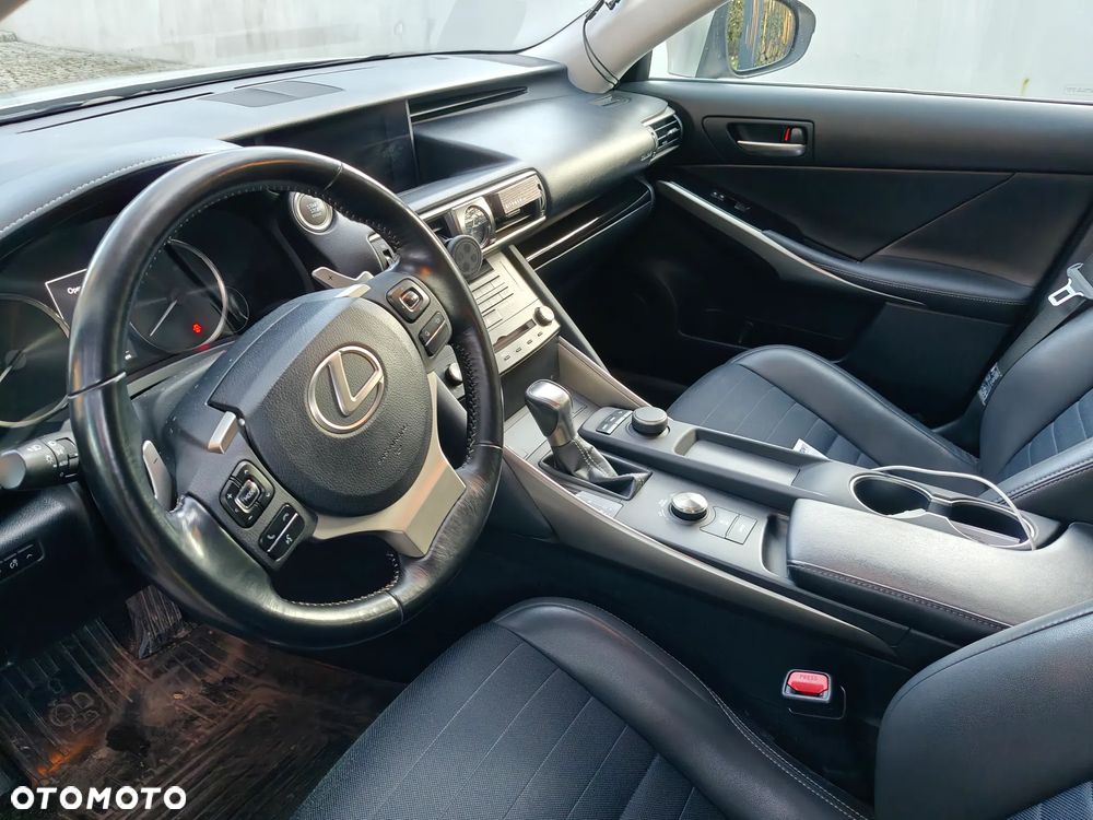 Lexus IS 200t / 300 Elegance - 9