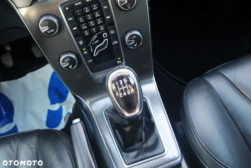 Volvo V40 D3 Summum - 22