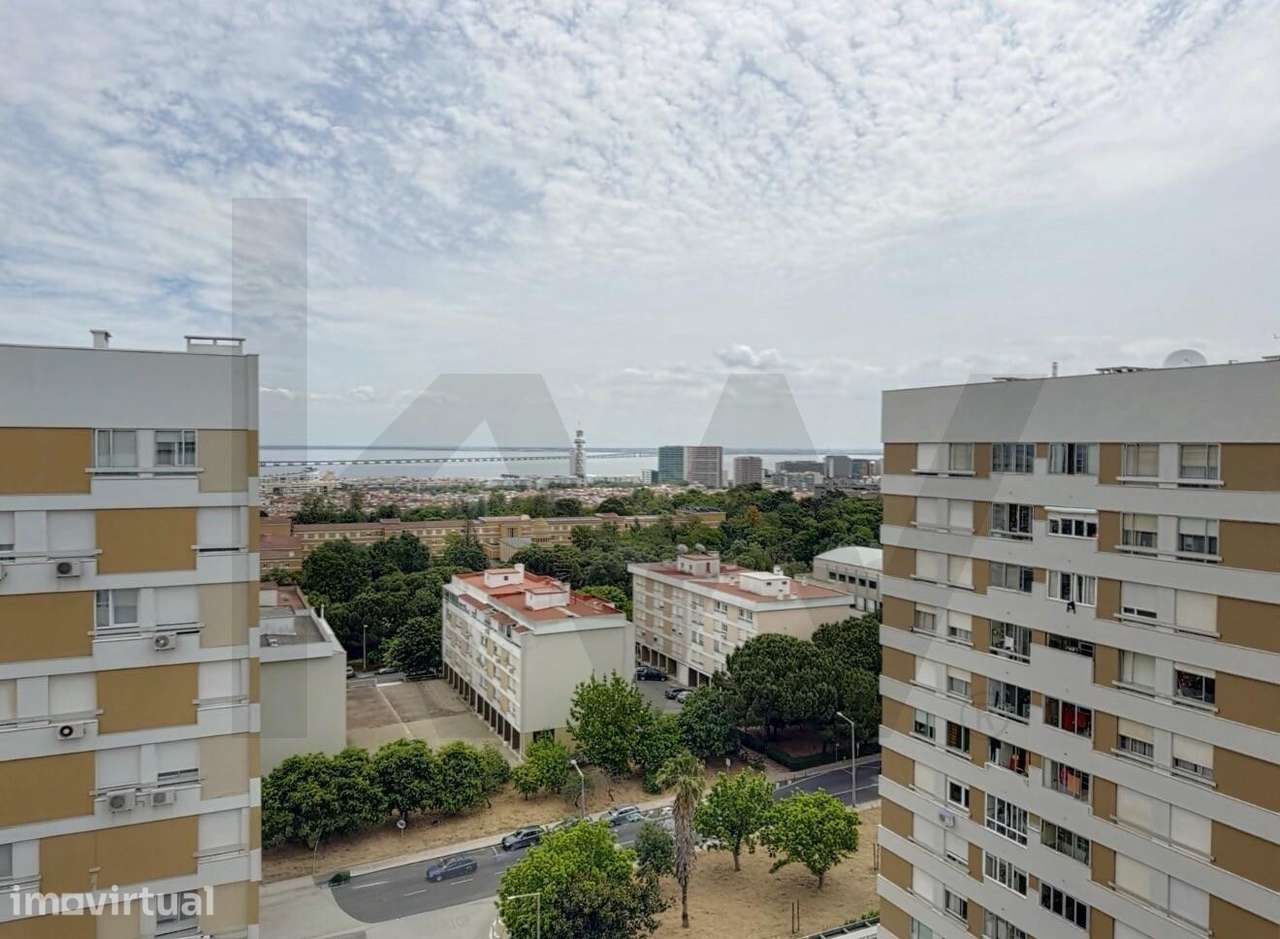 T4 com Vista Rio e Box Fechada na Portela | Espaço, Conforto e Excelen - Grande imagem: 2/41