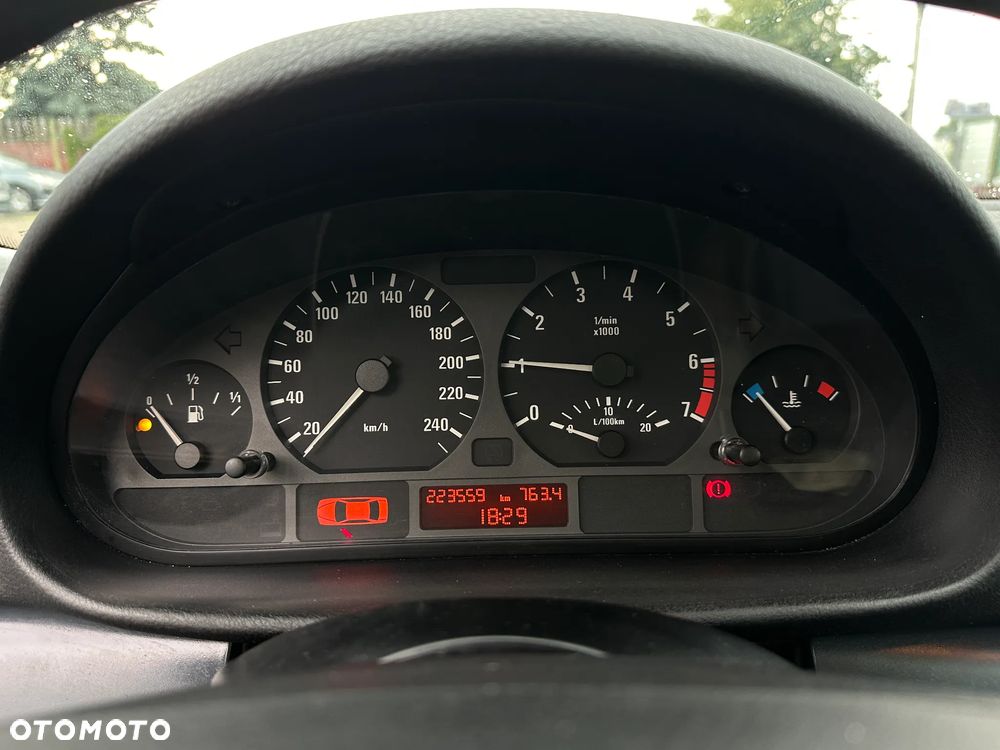 BMW Seria 3 316i - 15