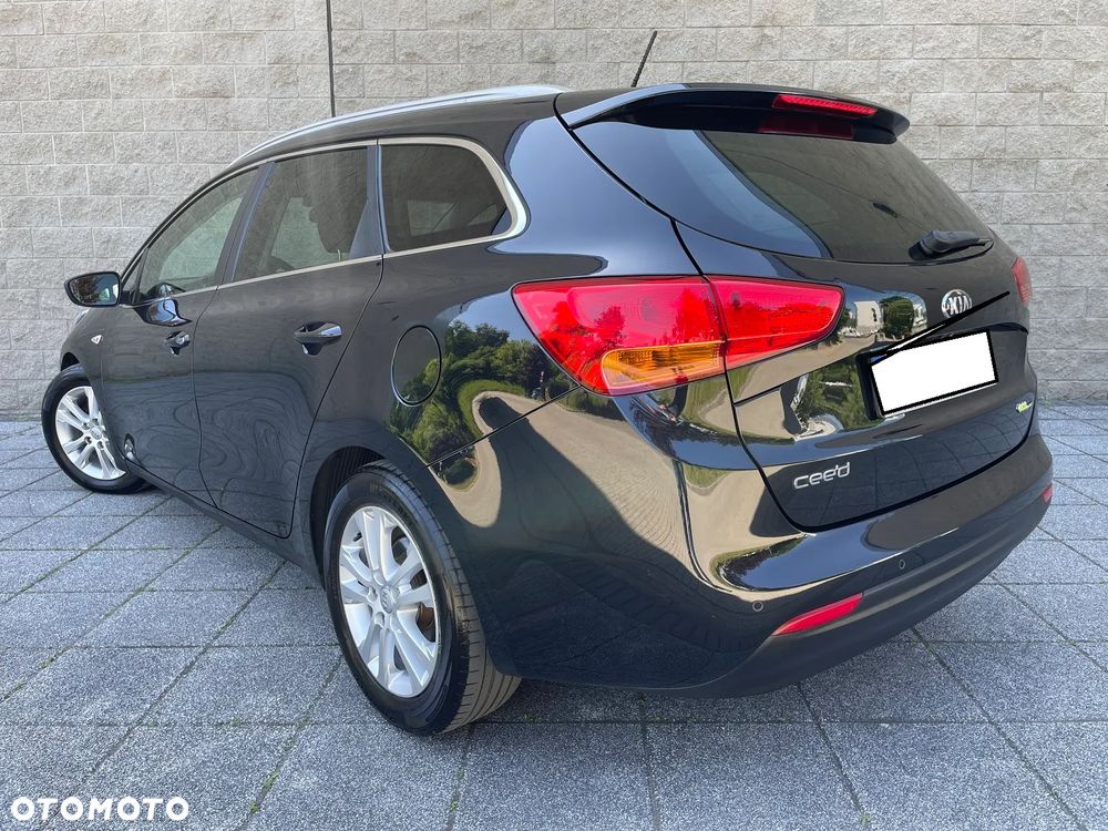 Kia Ceed 1.6 CRDi 128 ISG SW Platinum Edition - 3