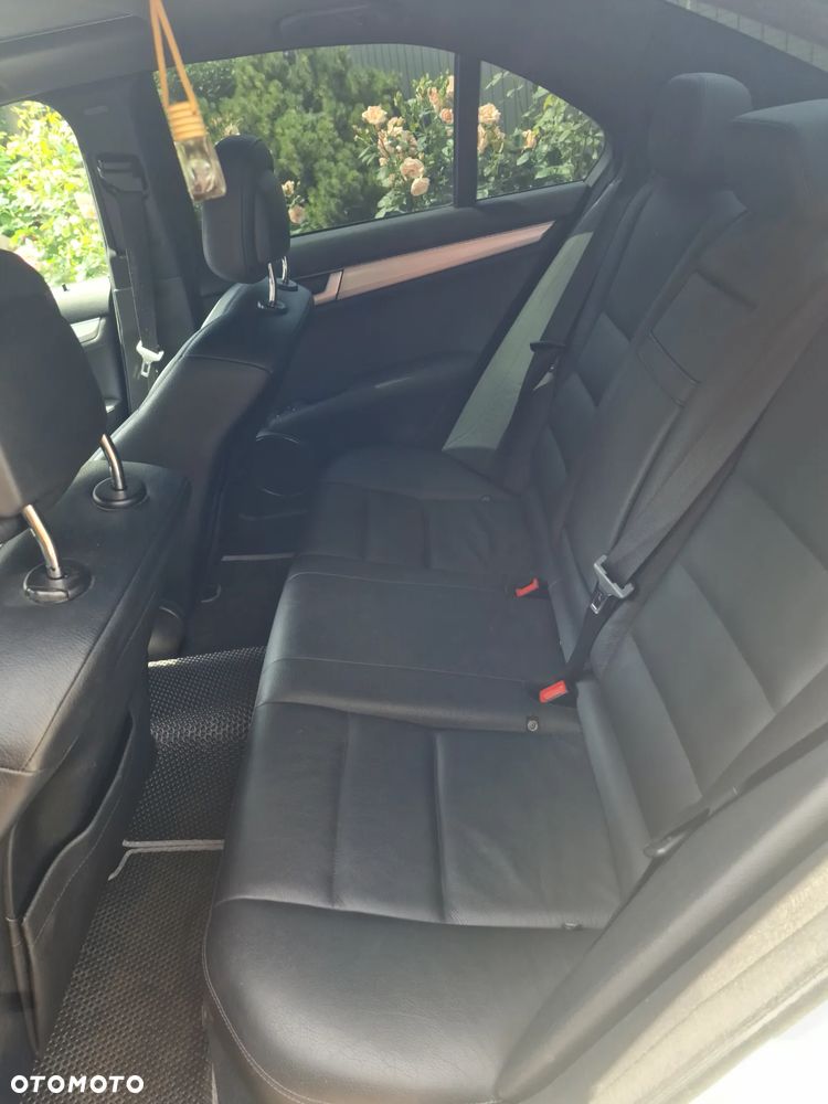 Mercedes-Benz Klasa C 250 CDI BlueEff 4-Matic Avantgarde - 9