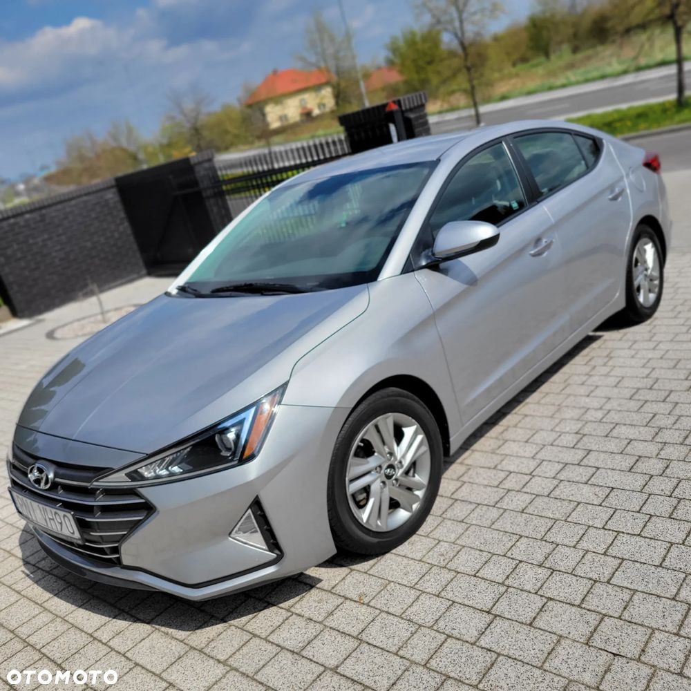 Hyundai Elantra - 2