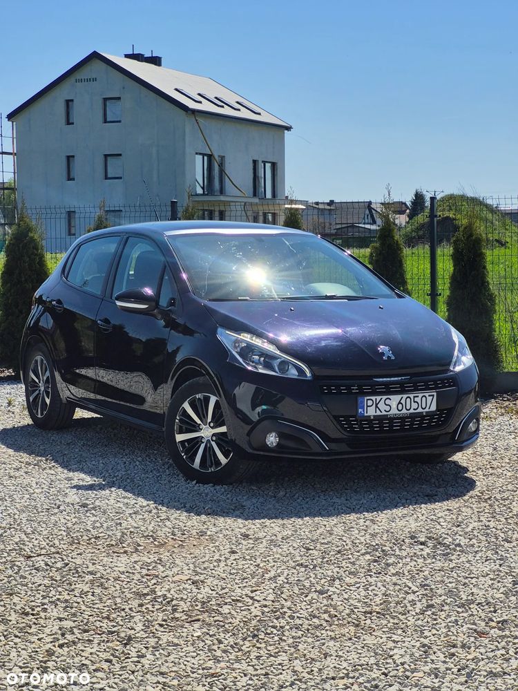 Peugeot 208 - 8