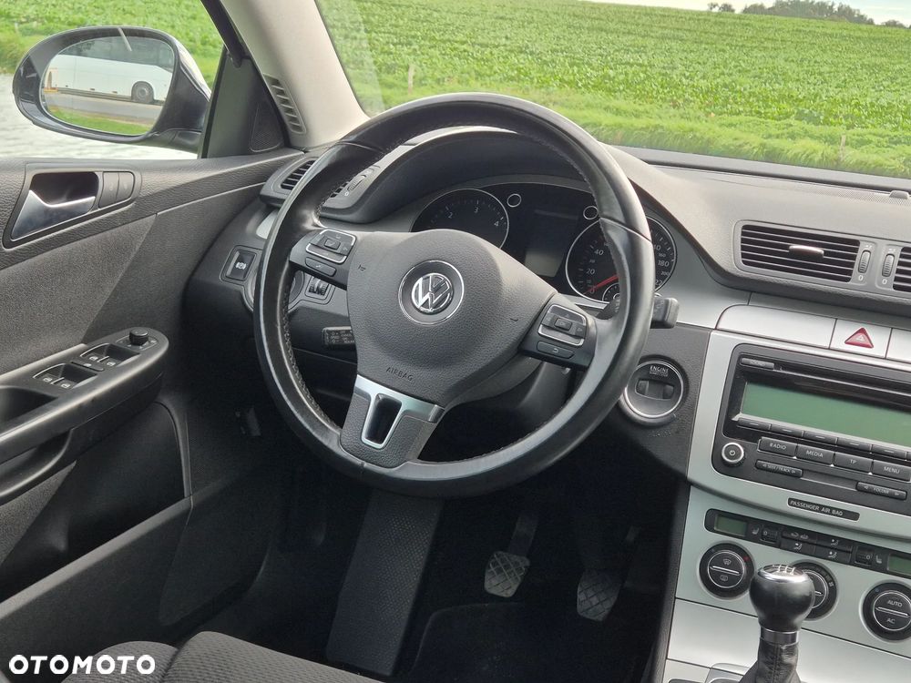 Volkswagen Passat 2.0 TDI DPF BlueMotion Technology Comfortline - 6