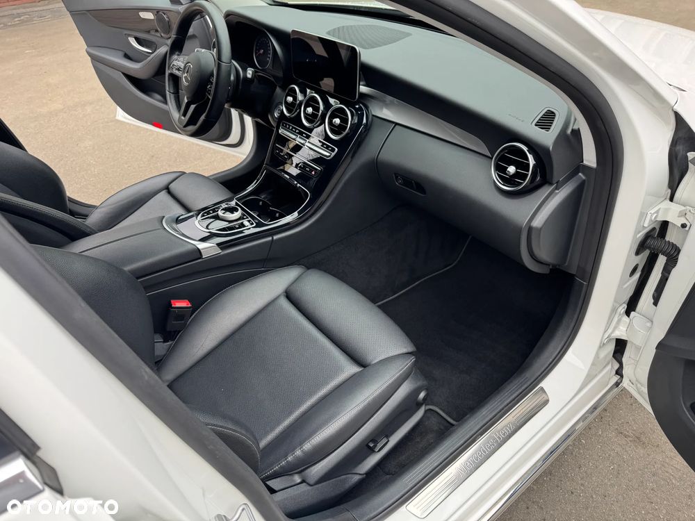 Mercedes-Benz Klasa C 200 d 9G-TRONIC - 26