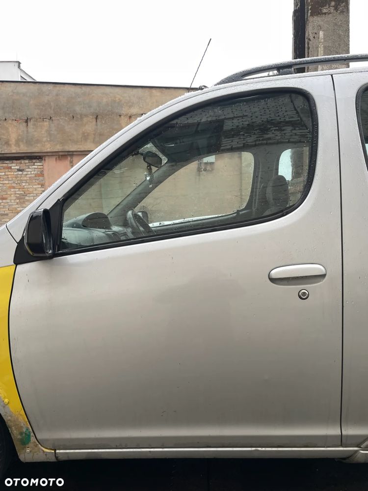 MASKA ZDERZAK DRZWI LAMPA KLAPA SZYBA I INNE TOYOTA YARIS VERSO 199 - 11