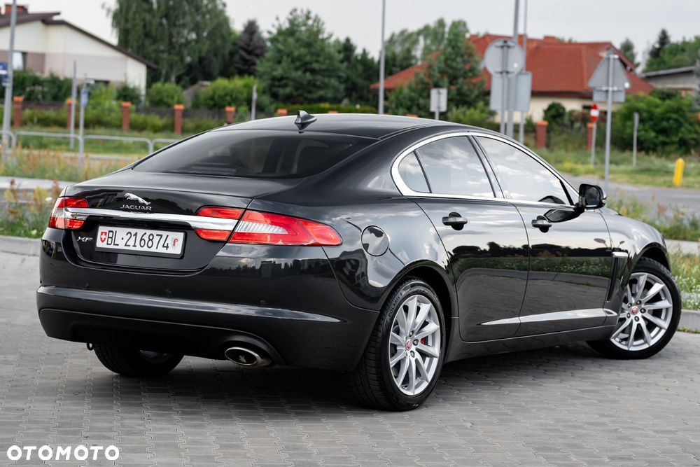Jaguar XF 2.2 - 9