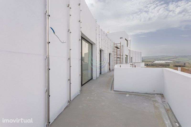 Apartamento T-4 mais 1.Roof Top com piscina no centro de Lourinha - Grande imagem: 3/10