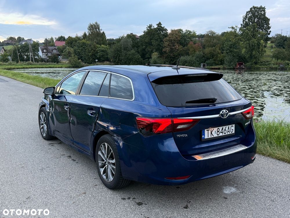 Toyota Avensis 1.6 D-4D Premium - 1