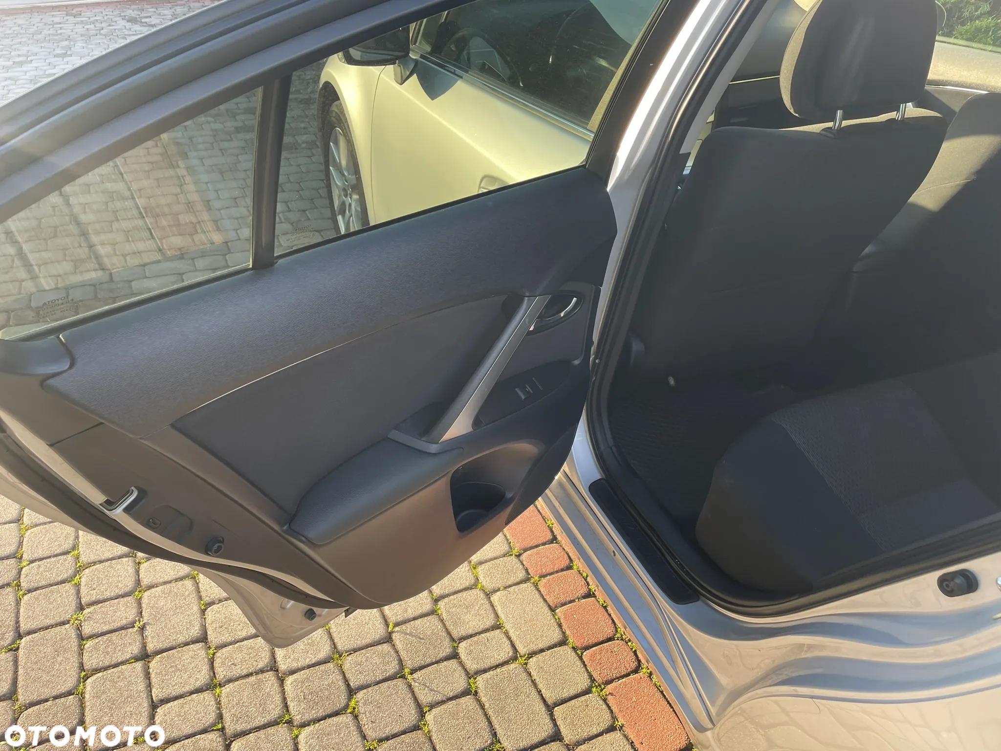 Toyota Avensis 1.8 Premium - 13