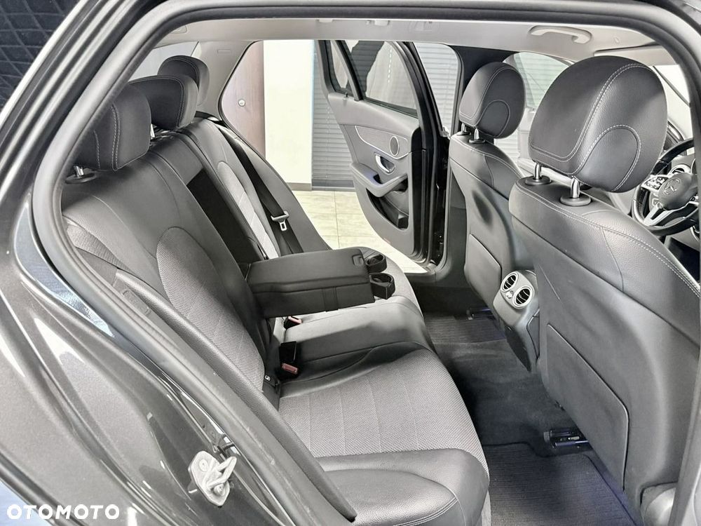 Mercedes-Benz Klasa C 300 de 9G-TRONIC Exclusive - 38