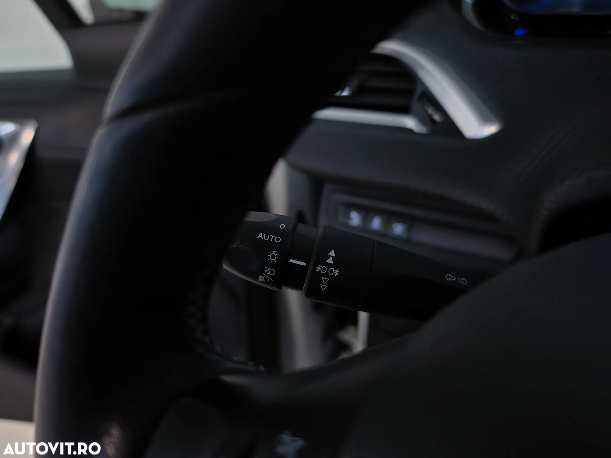 Peugeot 2008 1.2 PureTech Turbo EAT6 S&S Allure - 14