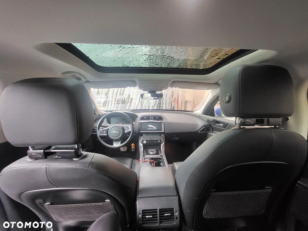 Jaguar XE 30t AWD Prestige - 5