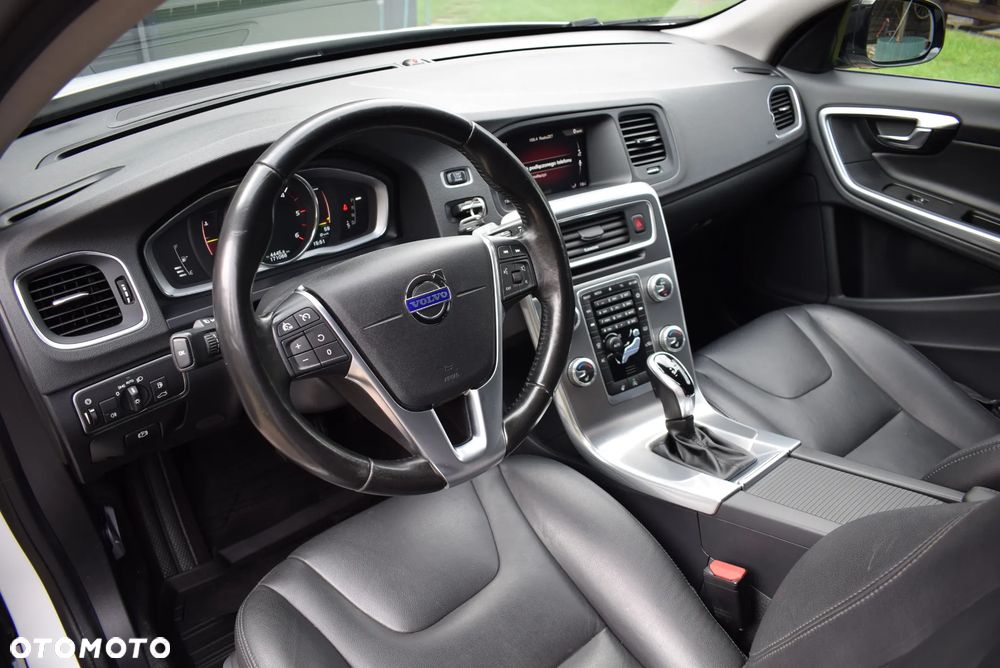 Volvo V60 Cross Country - 23
