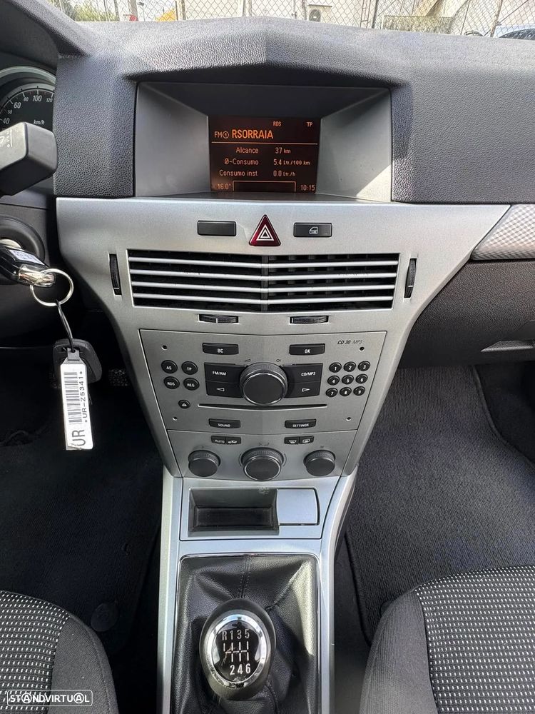 Opel Astra GTC 1.9 CDTi - 13