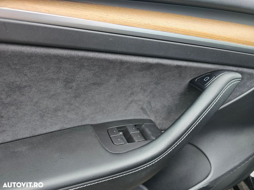 Tesla Model 3 - 12