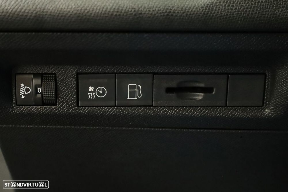 Peugeot 408 1.6 Hybrid Allure e-EAT8 - 20
