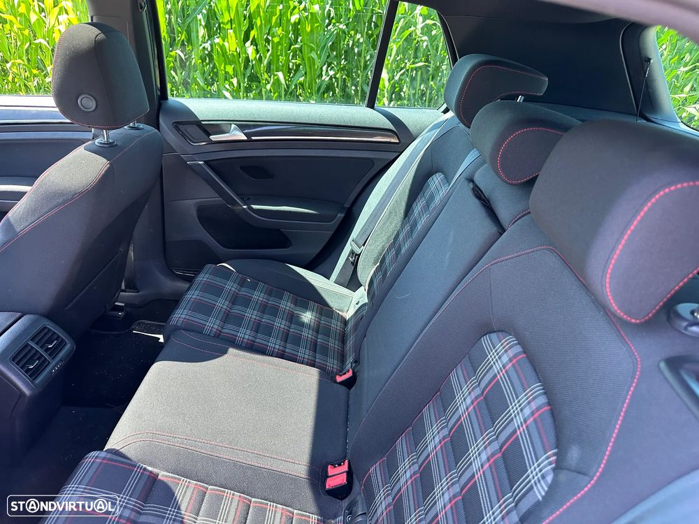 VW Golf GTI BlueMotion - 19